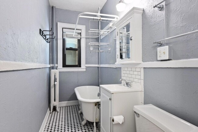 Building Photo - 1204 Harmon Pl