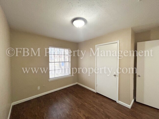 Building Photo - 1211 Old Bardwell Rd