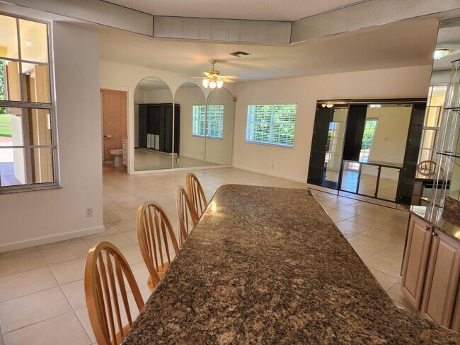 Building Photo - 17885 Fieldbrook Cir E