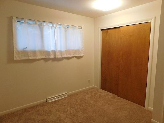 Building Photo - 205 Pell Cir