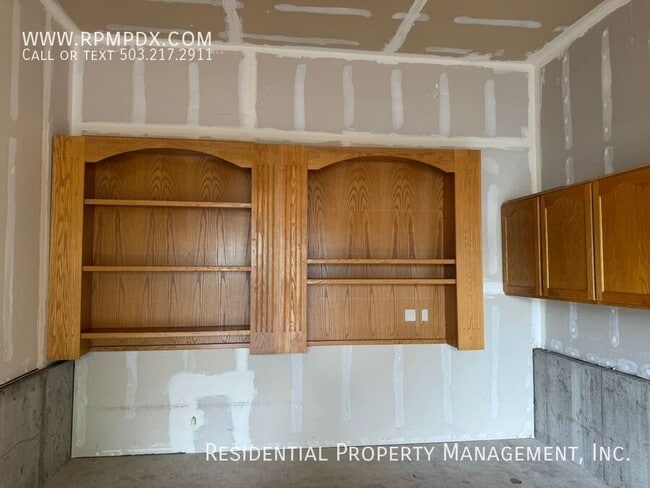 Building Photo - 11830 NW Holly Springs Ln