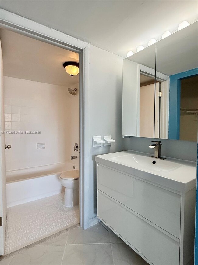 Building Photo - 7125 Bonita Dr