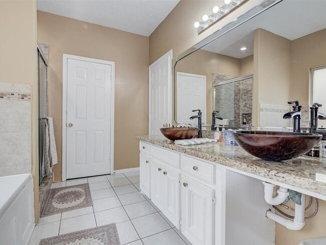 Building Photo - 8422 Tavenor Ln