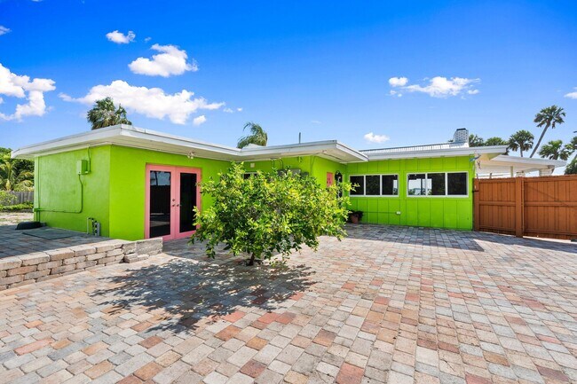 Building Photo - 5203 S Indian River Dr