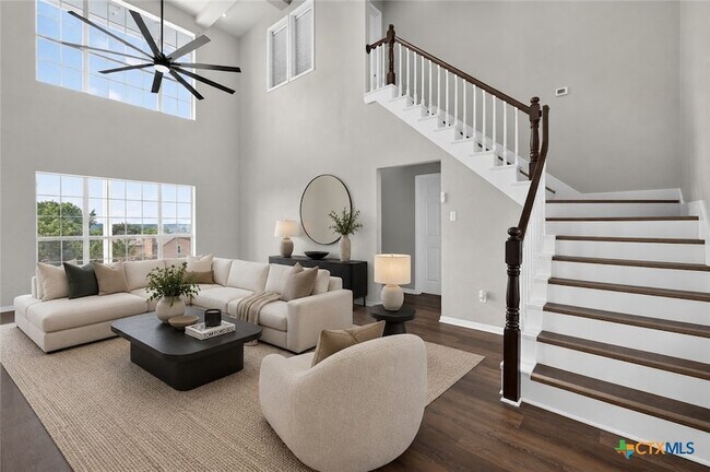Building Photo - 1810 Mesa Oaks Cir