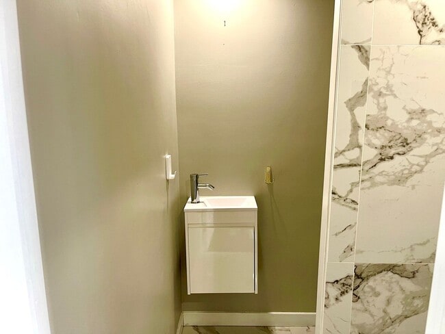 Building Photo - Renovated Chula Vista Studio - For Rent