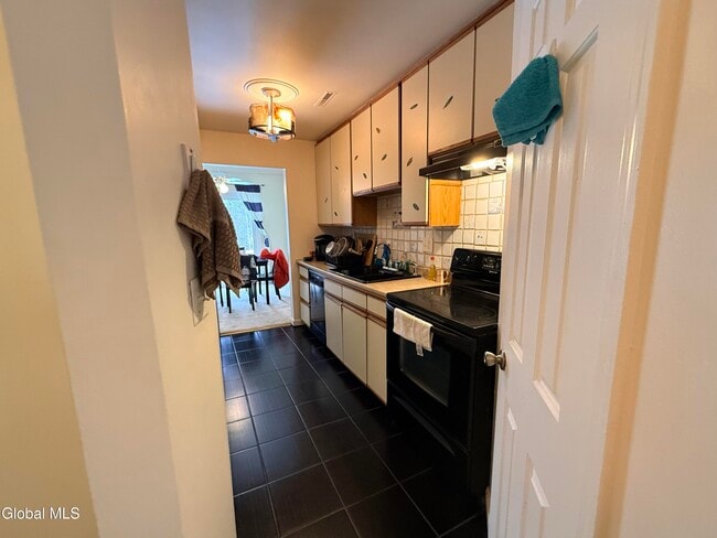 Building Photo - 120 Donna Lynn Dr