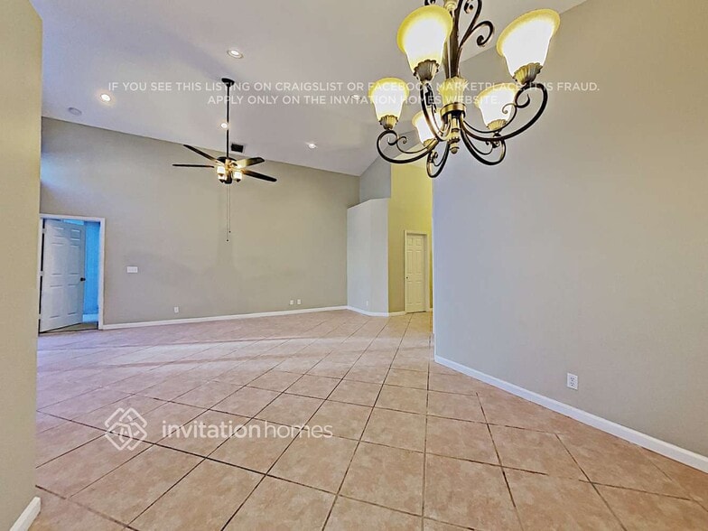 Building Photo - 1160 NW 185th Ave