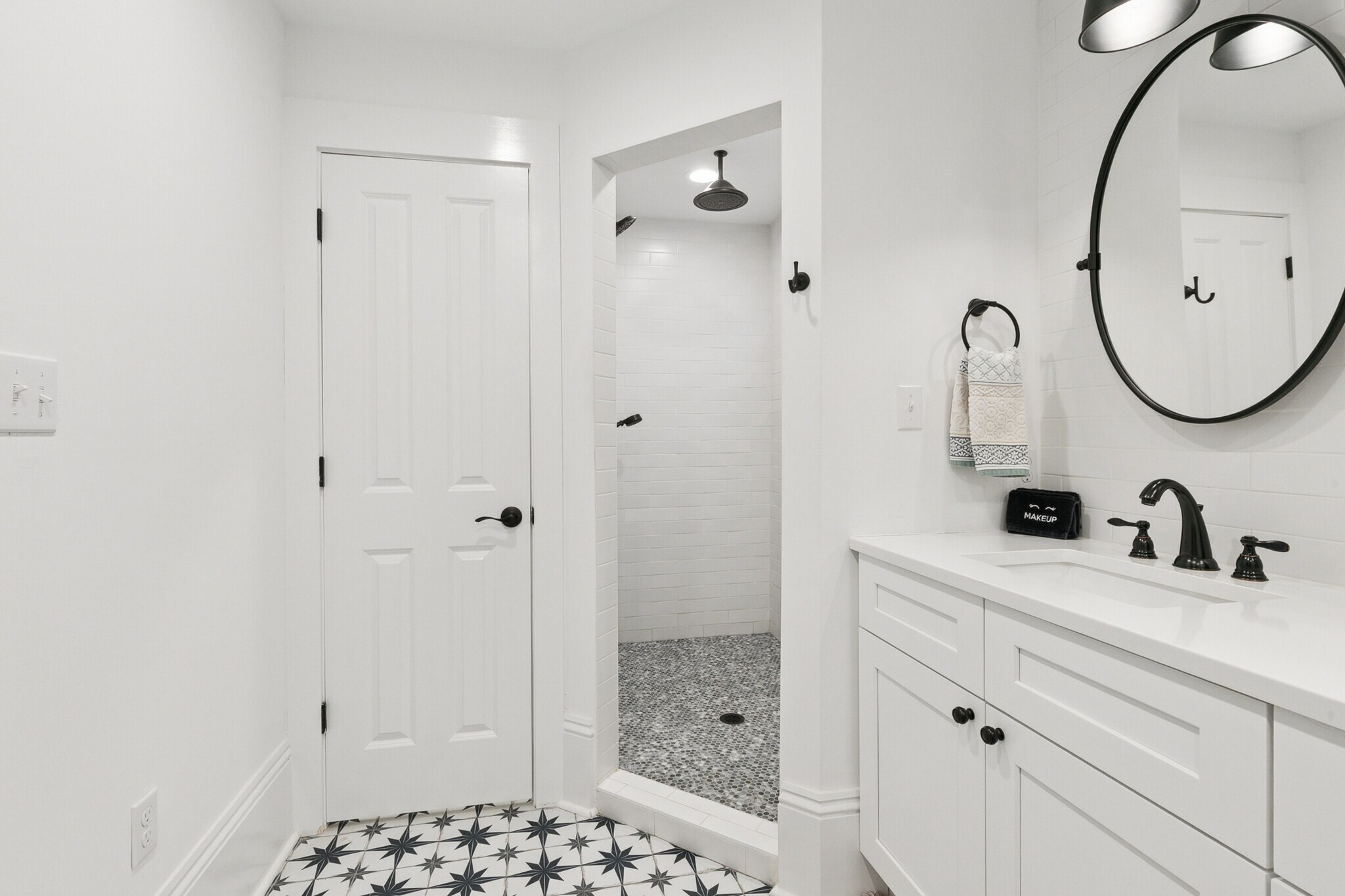 master ensuite, soaking tub, shower & toilet closet - 2337 N Rampart St