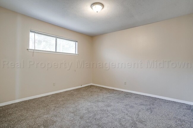 Building Photo - 13305 Southview Ln