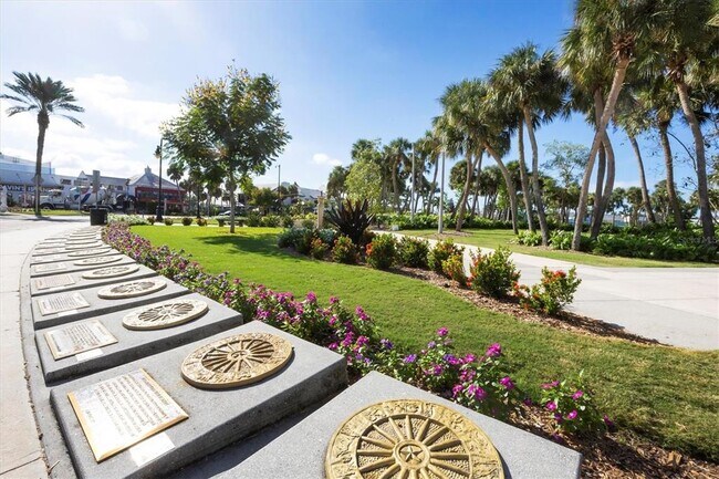 Building Photo - 500 S Washington Dr