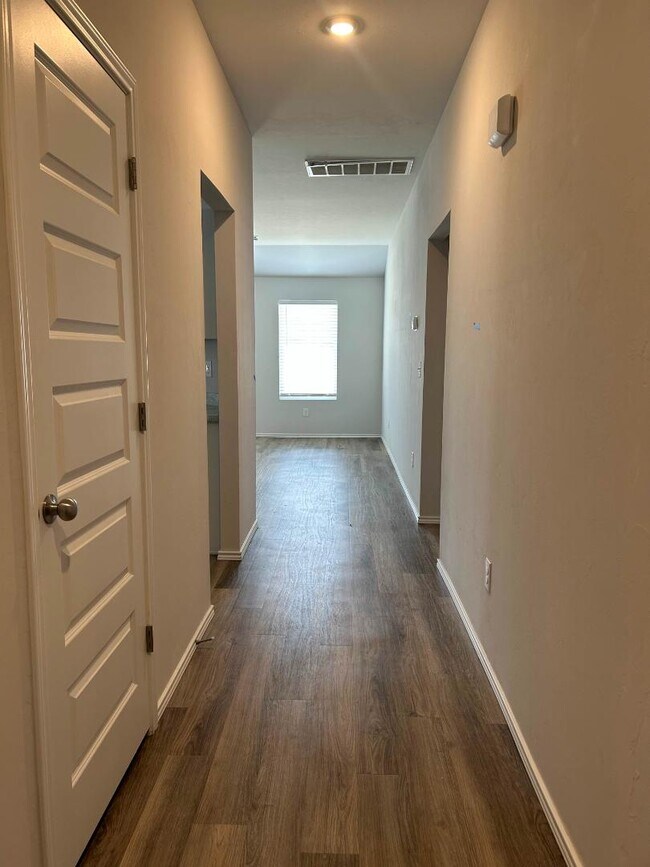 Building Photo - 9709 Laredo Ln