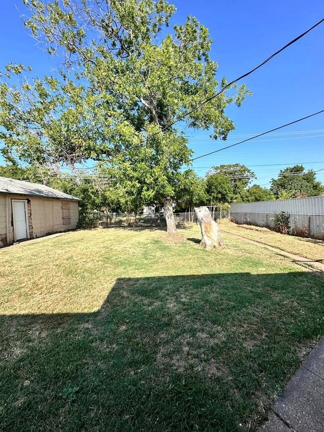 Building Photo - 3 Bedroom 2 bath in Faith Village