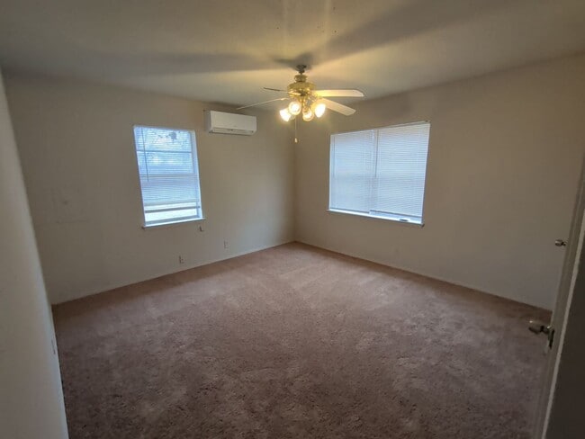 Building Photo - 1718 Mignon Dr