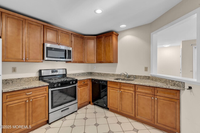 Building Photo - 435 Hancock Pl