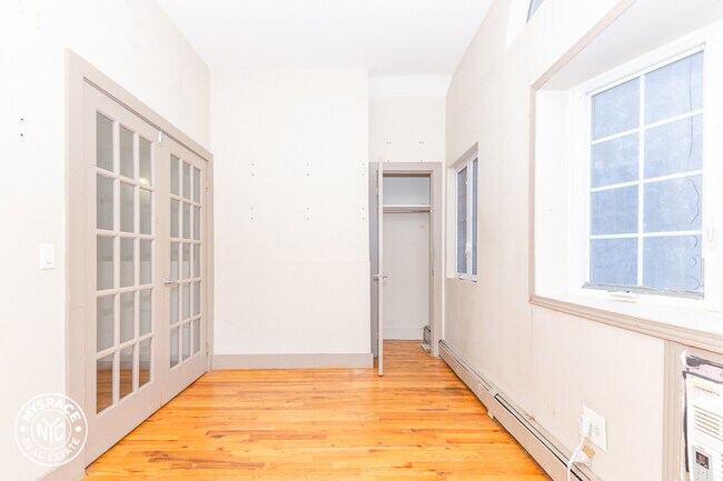 Building Photo - 966 Myrtle Ave