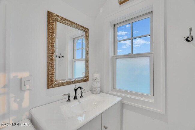 Building Photo - 985 Ocean Ave