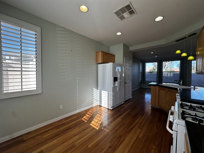 Building Photo - 7628 Belhurst Ave