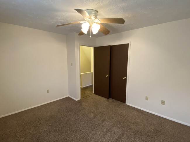 Building Photo - 5033 W Pea Ridge Rd