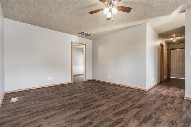 Building Photo - 12 Shirley Ln