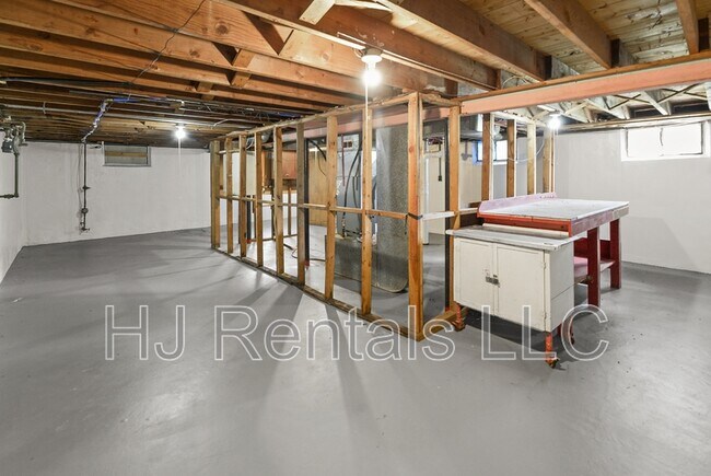 Building Photo - 10139 Cabot Dr