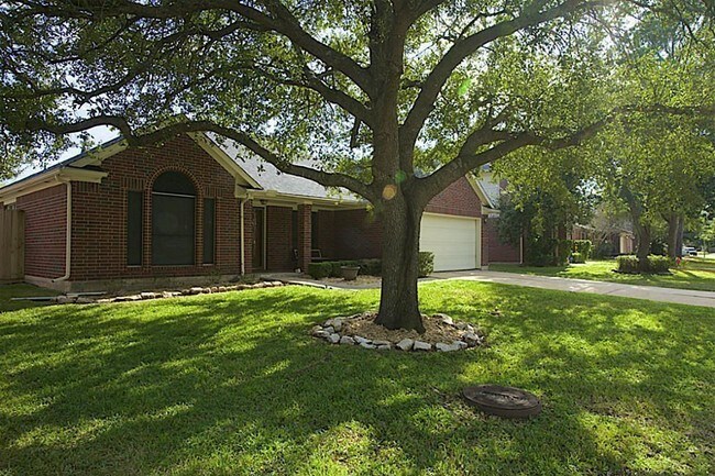 Building Photo - 2715 Abbey Field Dr