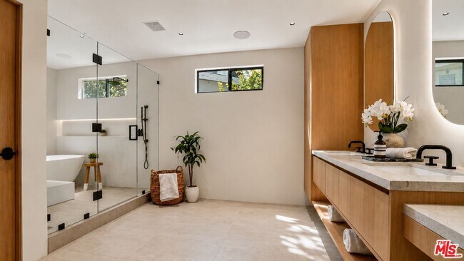 Building Photo - 5576 El Canon Ave