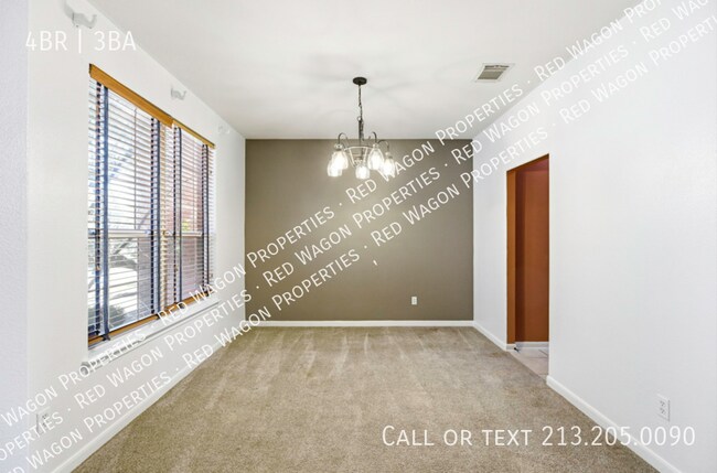 Building Photo - 2635 Lakehills St