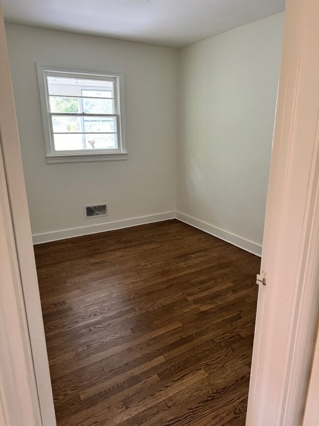 Building Photo - Cute 3 Br, 1 1/2 Bath home for rent