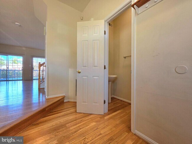 Building Photo - 3989 Hartlake St