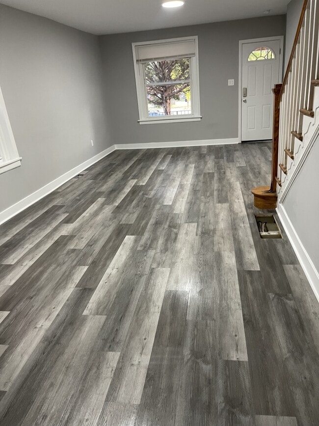 Building Photo - 3030 W 2nd St