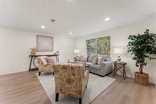 Building Photo - Orange Park 4 Bedroom Home With Upgraded Features Throughout