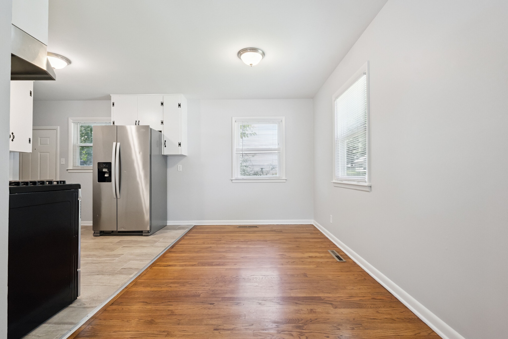 Building Photo - 2301 W 73rd St