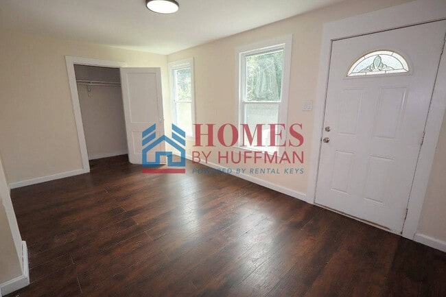 Building Photo - One Bedroom House | Move in Ready