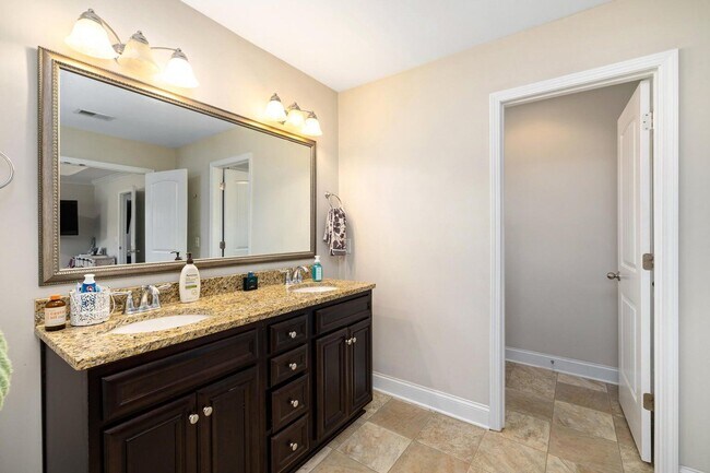 Building Photo - 575 Curlew Cir