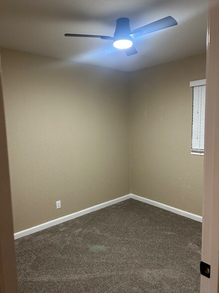 Building Photo - 5200 Roseana Ct