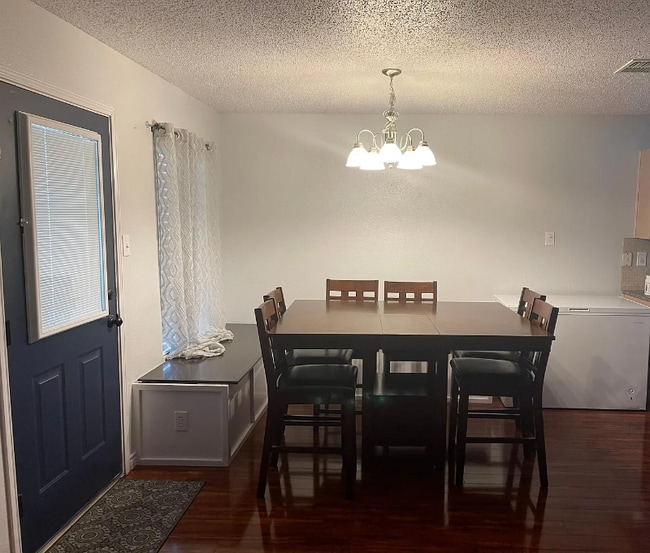 Building Photo - 1713 Cliffbrook Dr