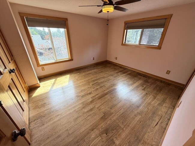 Building Photo - Beautiful 4 Bed, 2 Bath Single Family Home 2 Attached Car Garage and Laundry In Unit!
