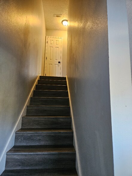 Building Photo - 1 Lilac St