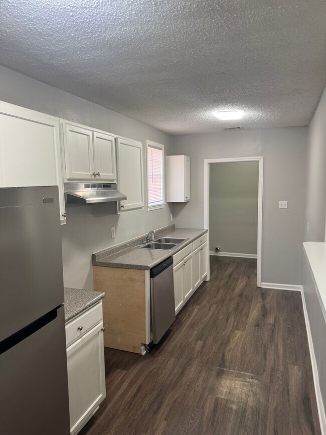 Building Photo - 944 Semmes St