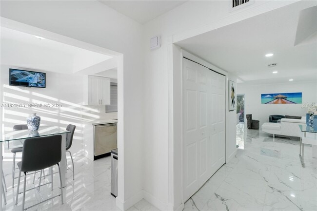 Building Photo - 9167 Harding Ave