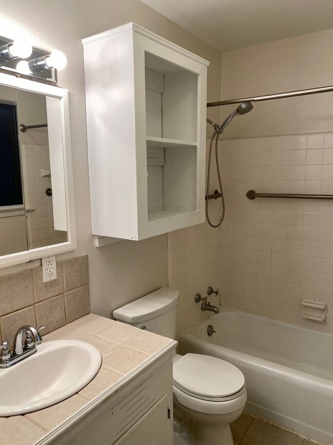 Building Photo - Must see this Beautiful 3/2 home in Village St. George Available NOW