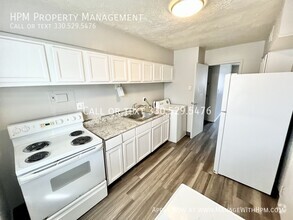 Building Photo - Remolded Three Bedroom Apartment for Rent