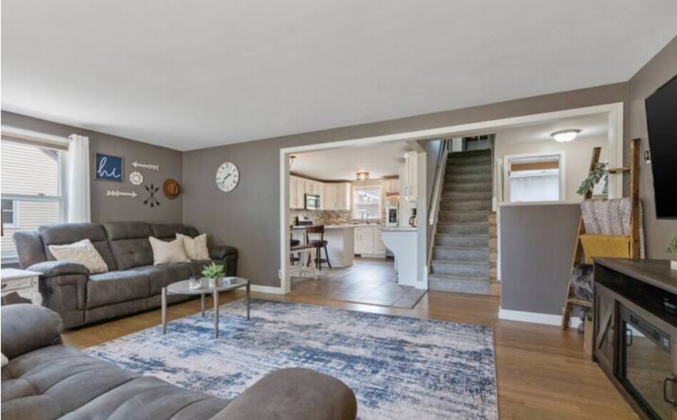 Building Photo - 1071 Kenwood St