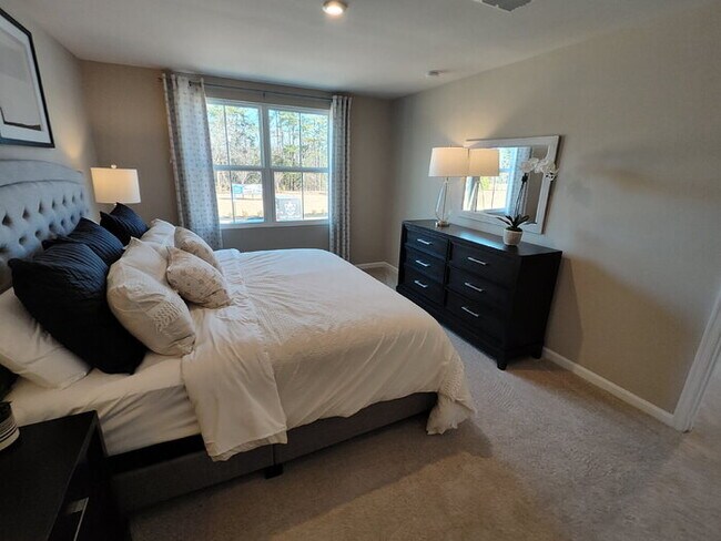 Building Photo - 104 Filly Ln