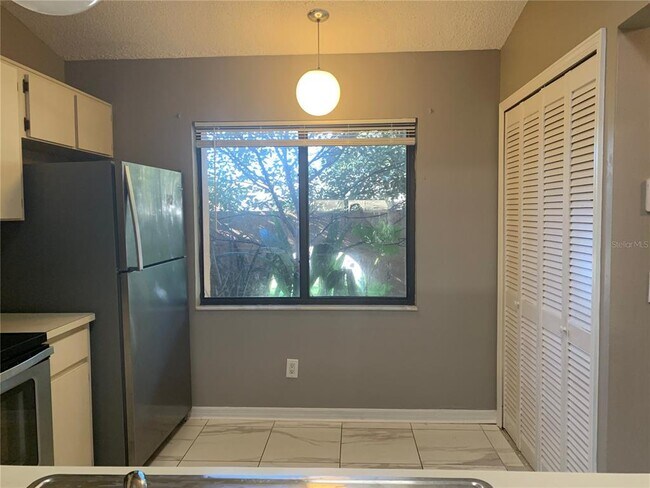 Building Photo - 9868 Lancewood St