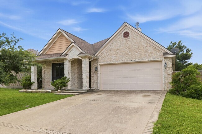 Building Photo - Spacious 3 Bed, 2 Bath House in Edelweiss Gartens Available Now!