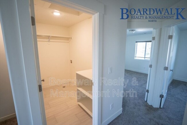 Building Photo - 440 1625 N