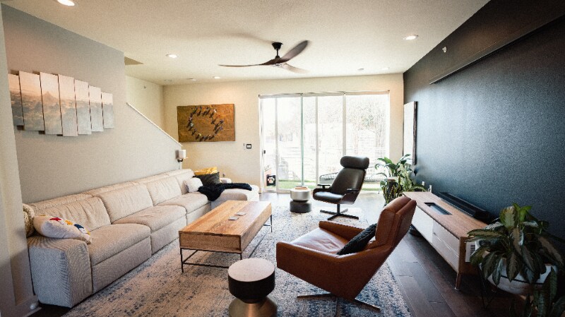 Building Photo - 604 N Bluff Dr