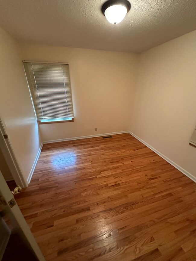 Building Photo - 4911 Sunset Dr